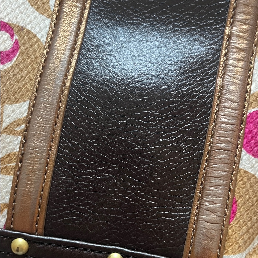 Kenneth Cole Retro Leather purse - Picture 5 of 16